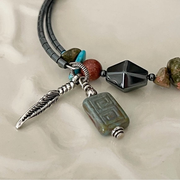 Stone Bracelet on Adjustable Memory Wire - Picture 6 of 11